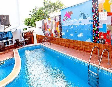 Maxlot Hotel Accra Buitenkant foto