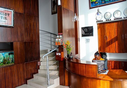 Maxlot Hotel Accra Buitenkant foto