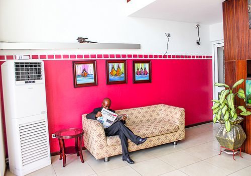 Maxlot Hotel Accra Buitenkant foto